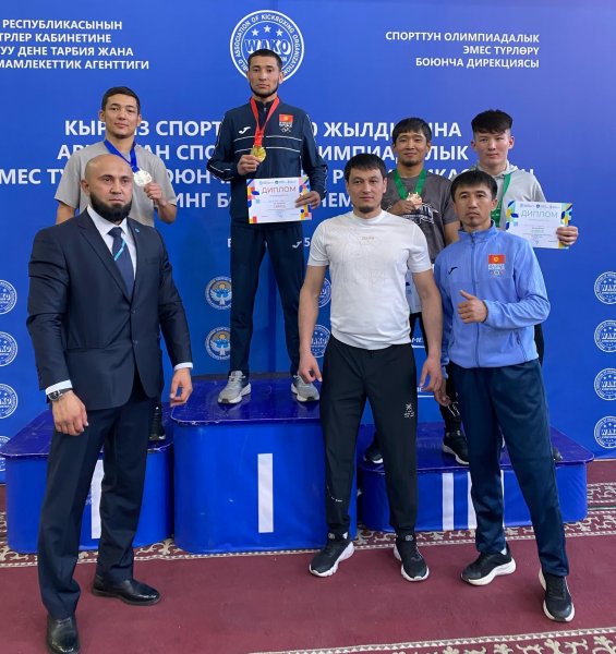 Кыргыз спортуна 100 жыл: ОшМПУнун студенттери кикбоксинг боюнча чемпионаттан байгелүү кайтышты