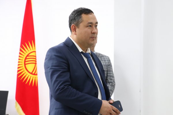 КР Билим берүү жана илим министринин орун басары Альберт Махмеулов ОшМПУда