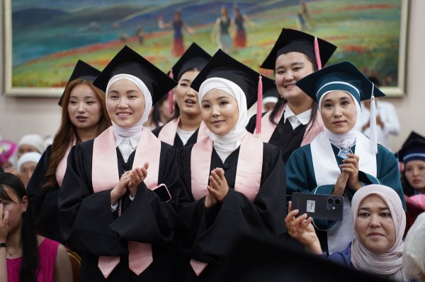ОшМПУнун ГУМАНИТАРДЫК ФАКУЛЬТЕТИНДЕ БҮТҮРҮҮ КЕЧЕСИ ӨТТҮ