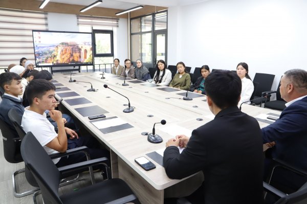 ОшМПУда ЧЕТ ӨЛКӨЛҮК СТУДЕНТТЕРГЕ ТҮШҮНДҮРҮҮ ИШТЕРИ ЖҮРГҮЗҮЛДҮ