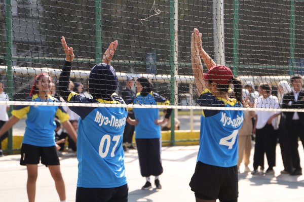 ОшМПУда 1-КУРСТАР АРАЛЫК МЕЛДЕШ БАШТАЛДЫ