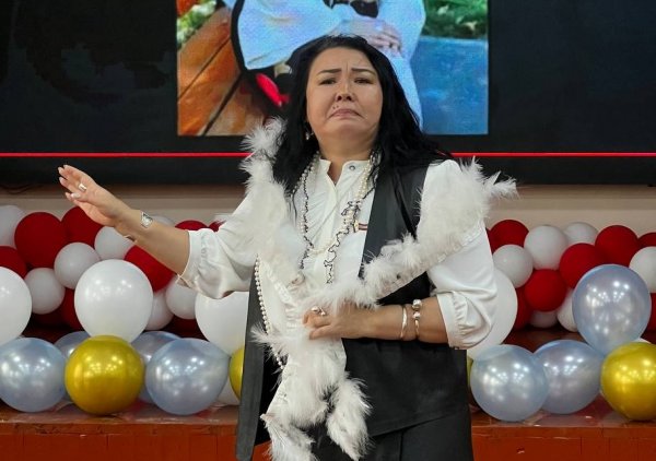 Тамсилчи Наззара Раззакова ОшМПУда мастер-класс өттү