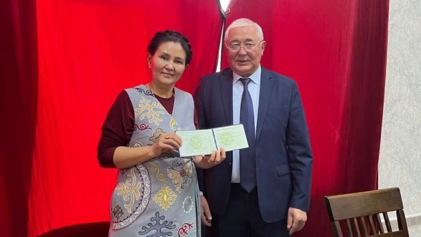 ОшМПУнун окутуучусу Айнура Султанова кандидаттык дипломго ээ болду