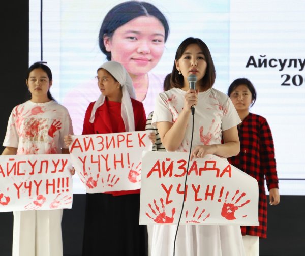 Зомбулуктун курмандыгы болгон кыздар эскерилди